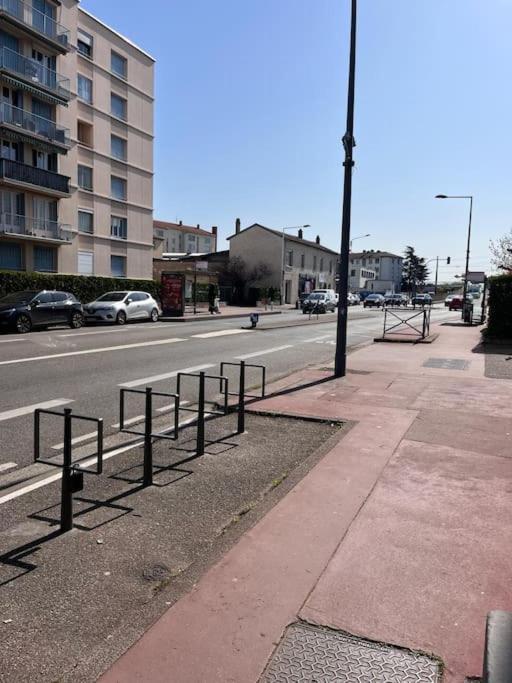 Le Pressense 2 Apartment Venissieux Luaran gambar
