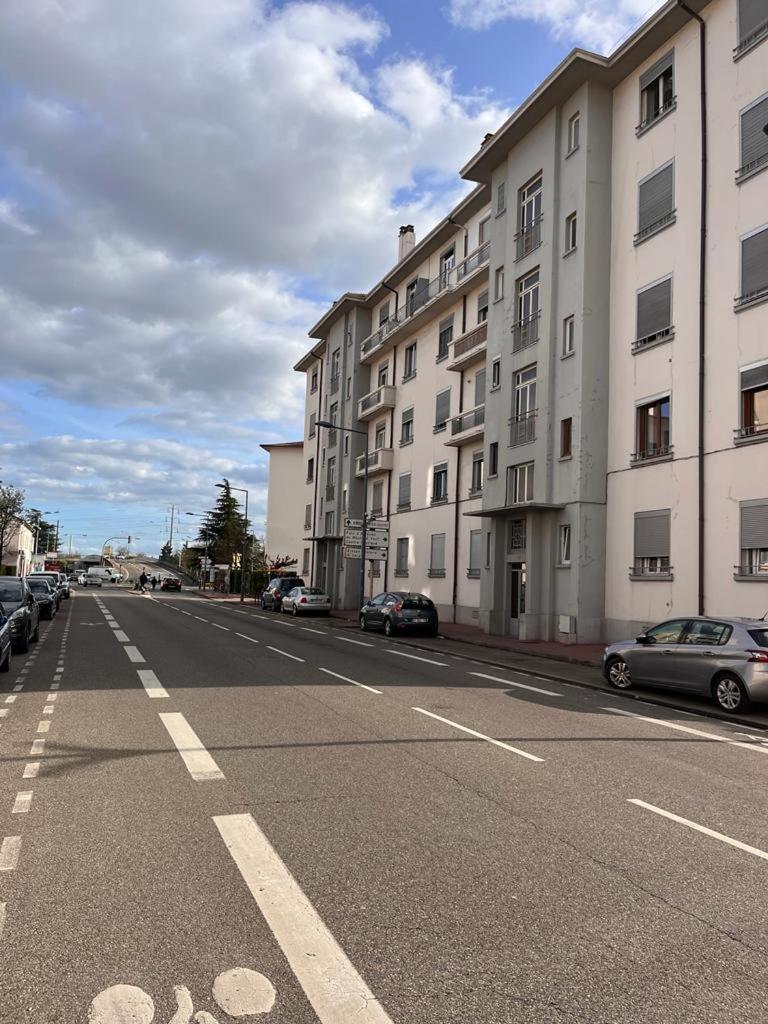 Le Pressense 2 Apartment Venissieux Luaran gambar