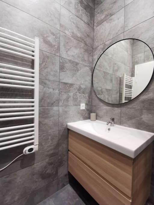 Le Pressense 2 Apartment Venissieux Luaran gambar